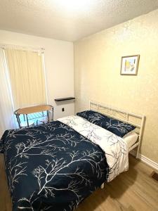 9mins airport 1 min to shopping mall