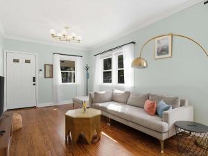 Bright & Spacious 3BR Cottage Minutes to DC