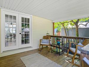 Bright & Spacious 3BR Cottage Minutes to DC