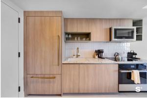 Downtown 1-BD Condo with City Views