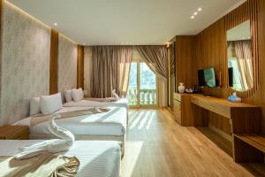 Pyramids sunrise inn