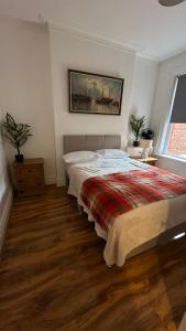 Spacious Double Bedrooms for Family, Friends and Work-Bournemouth Stay