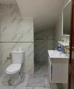 شقة قريبة جدا من المطار وقريبة للمآثر التاريخية و المدينة الجديدة كليز