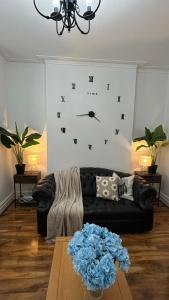 Spacious Double Bedrooms for Family, Friends and Work-Bournemouth Stay