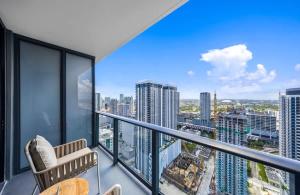 Upscale 1-BD Condo in DTW Miami - City Views