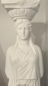 Neoclassical apartment in kadmia