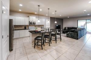 EPIC Escape- 8BR Theme Villa - Close to Disney