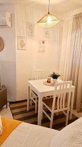 Moderno estudio con vistas al mar