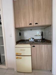 Moderno estudio con vistas al mar