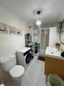 Moderno estudio con vistas al mar