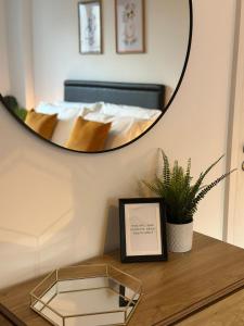 2BR Luxury Apt in Cathedral Quarter