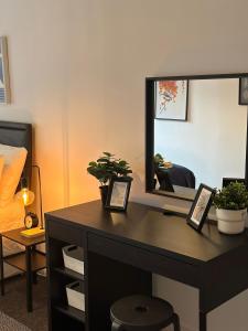 2BR Luxury Apt in Cathedral Quarter