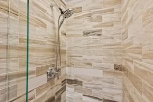 Cozy up in this Scenic 2BR Retreat Steps from Trails, Lifts & Village Dining