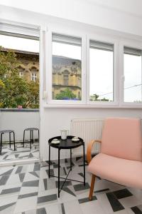 NEON super central spacious new studio on park with view