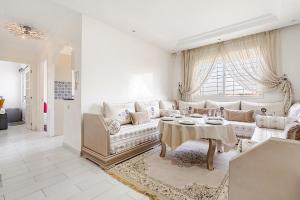 Apartment with Pool 7-Minute Walk to Tamaris Beach