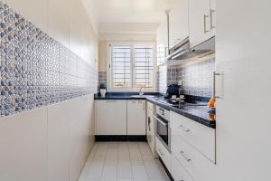 Apartment with Pool 7-Minute Walk to Tamaris Beach