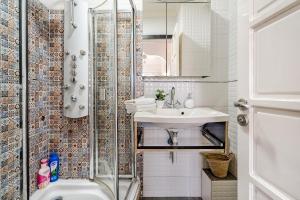 Apartment with Pool 7-Minute Walk to Tamaris Beach