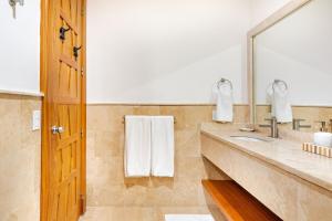 Casa Cielo 3 BR Penthouse with Views