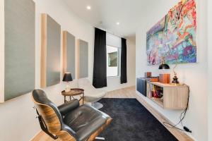 Unique Round House, Near State Fair, Modern Luxury