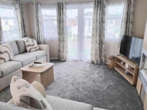 Seascape - caravan next to Fantasy Island Ingoldmells, dog friendly - East Coast Holidays