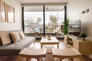 Stylish 2BR Haven for 5 in Lively Las Condes Oasis