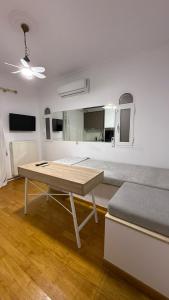 Neoclassical apartment in kadmia