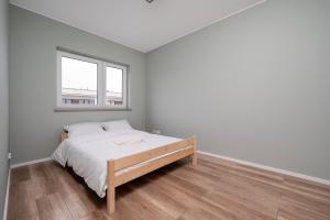 Świętojańska Harmony Apartment by BookingHost