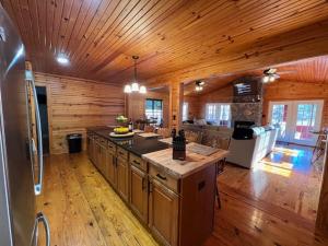 Cottage on Cypress Bay near Paris Landing State Park