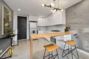 Provenza Life 1001 - Airy apt w priv balcony & gym