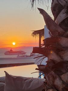 ELLI TROPiCAL LUXURY SUITES SUNSET-INFINITY POOL- SEA SIDE-NEAR CENTER PARKING