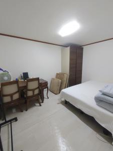 Sinchon House close to the airport