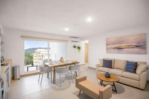 Upstay - New Condo Just Steps Away from the Beach