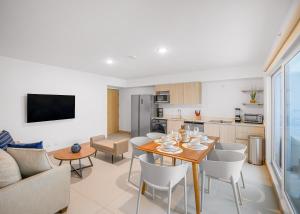 Upstay - New Condo Just Steps Away from the Beach