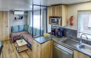 Cozy Stacaravan In Saint-Julien-En Born