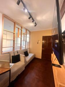 Céntrico Dpto Puca Lima a 2 cuadras de Hospital Rebagliati y Real Plaza Salaverry