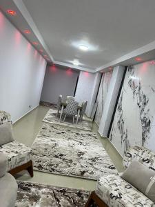 شقه سوبر لوكس بالاسكندريه ميامى 3 غرفه وريسبشن و2حمام ومطبخ مكيفة فيها واى فاى