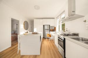 Light Filled 3-Bed Home near Brighton Beach