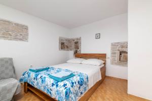 Studio Basanija 7148a