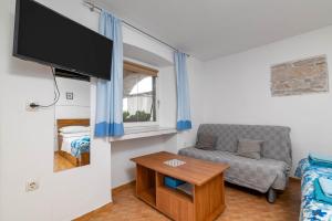 Studio Basanija 7148a