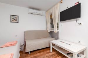Apartments with WiFi Basanija, Umag - 7148