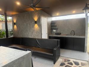 Mae Phim -Beachfront living in a villa with a private pool !