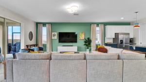 Sleeps 20 9BDR Star Wars-Themed Game Room Pool Hot Tub Nassau by AvantStay