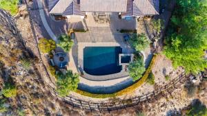 Hilltop Estate w Pool Hot Tub Fire Pit Views Cleveland Vista by AvantStay