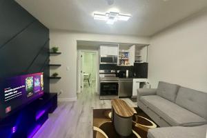 Cozy 2BR Retreat - 10 Mins to WEM - Free Parking & WiFi