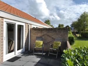 Holiday home in Nes with swimming pool - Ubytování bez kategorie ve městě Nes