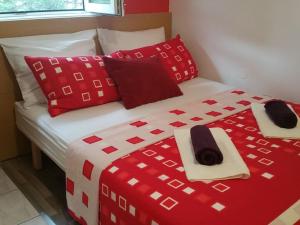 Apartments Mateo - Studio Apartment - Red