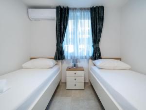 Apartments Sweet Escape - Two Bedroom Apartment with Terrace and Sea View