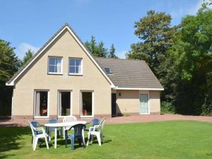 Villa in Domburg with swimming pool - 4hvězdičkové hotely ve městě Domburg