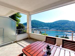 One-Bedroom Apartment With Balcony And Sea View Superior 2