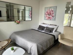 Beach House - 2m from beach - Three Bedroom House